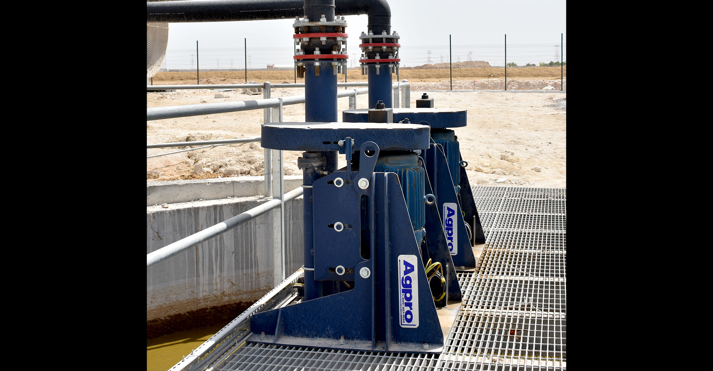 Home_Waste_Pumps Cow cooling with feedline soaking nozzle above headlocks